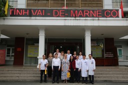 Hình ảnh chi tiết tin tức Sáng ngày 17/4, đoàn công tác tỉnh Val-de-Marne (Cộng hòa Pháp) đã tới thăm quan phòng Tư vấn chăm sóc sức khỏe bà mẹ trẻ em, Bệnh viện Sản - Nhi tỉnh Yên Bái Hình ảnh tin tức Sáng ngày 17/4, đoàn công tác tỉnh Val-de-Marne (Cộng hòa Pháp) đã tới thăm quan phòng Tư vấn chăm sóc sức khỏe bà mẹ trẻ em, Bệnh viện Sản - Nhi tỉnh Yên Bái