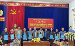 Hình ảnh chi tiết tin tức Liên đoàn Lao động thành phố Yên Bái tiếp nhận 29 công đoàn cơ sở Hình ảnh tin tức Liên đoàn Lao động thành phố Yên Bái tiếp nhận 29 công đoàn cơ sở